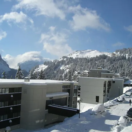 Confortable, Exposition Sud, Proche Pistes Et Commerces, Balcon Inclus - Fr-1-425-171